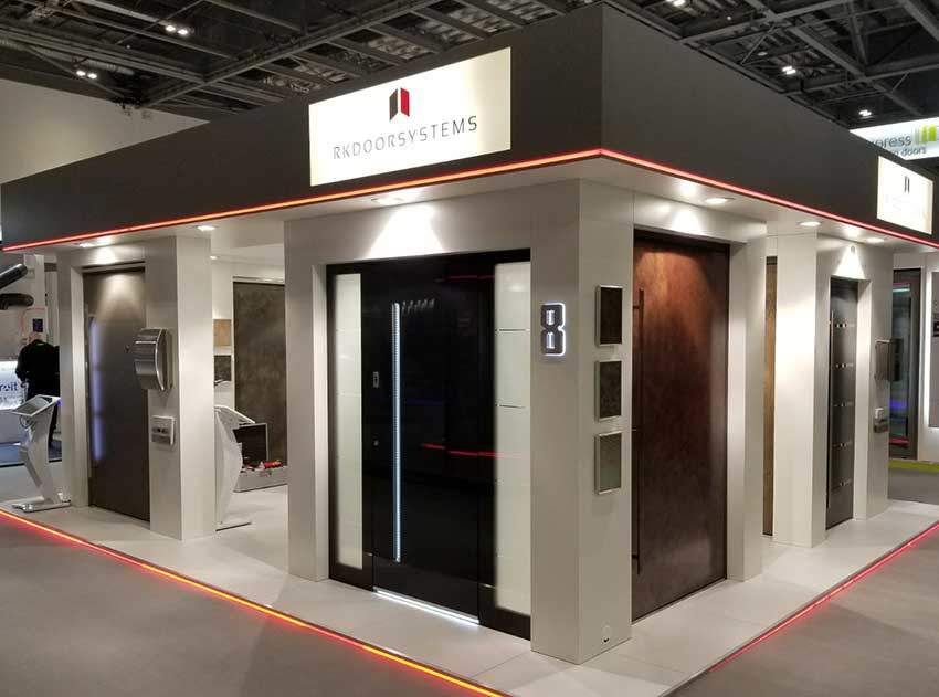 Front door showroom exhibition stand