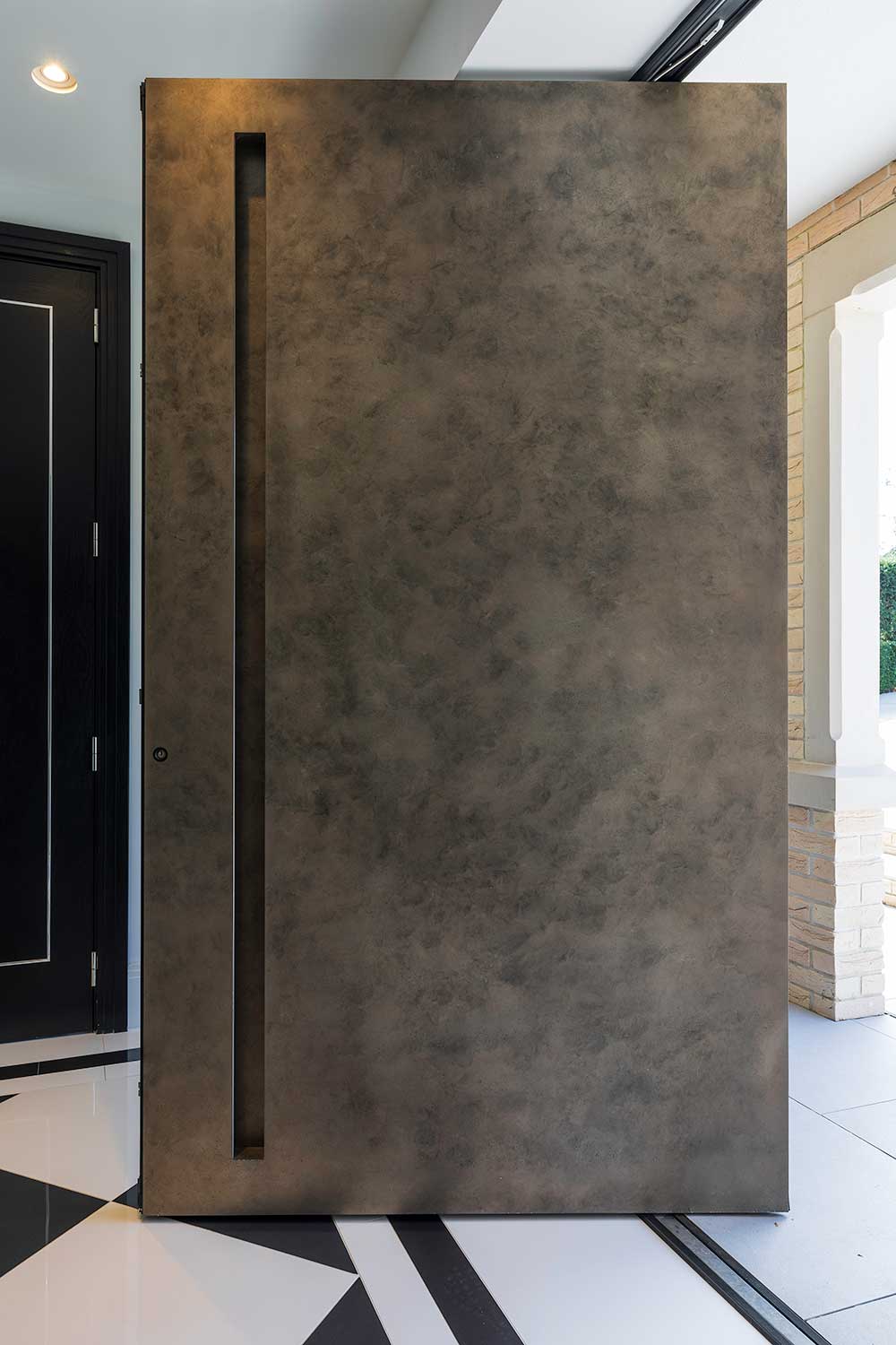 Anka elite liquid metal Pivot door