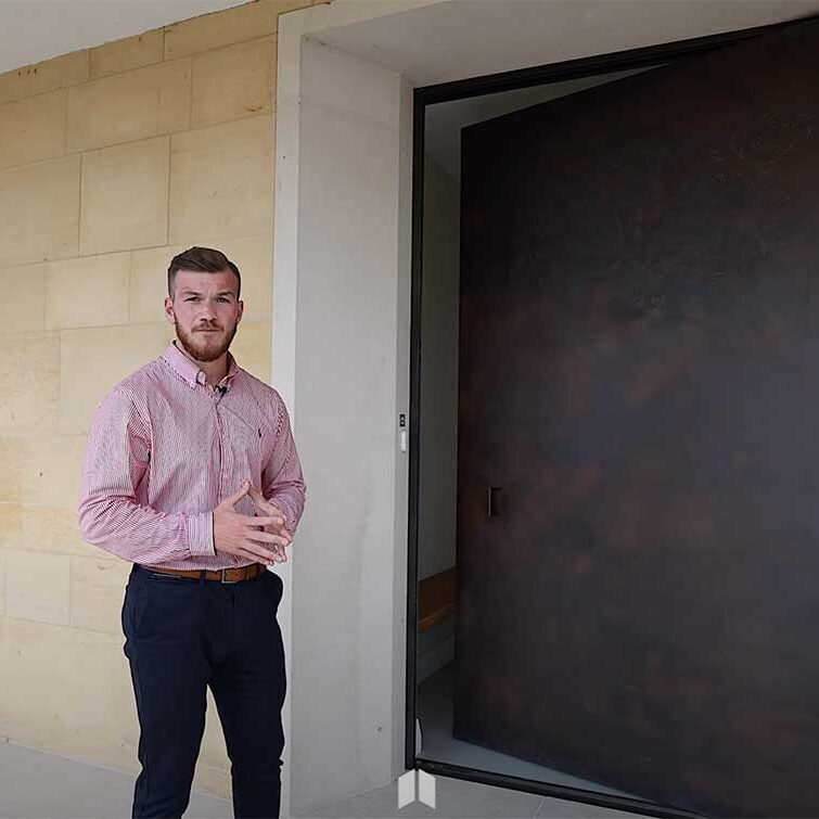 Elliot shows us Prue Leith's Bake off new door